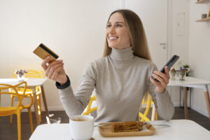 Navigating Rewards Credit Cards: Making Smart Choices Between Cashback and Travel Points